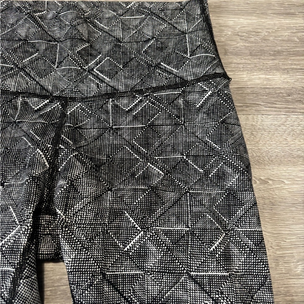 Lululemon Wunder Under Hi-Rise 7/8 Tight (Full-On Luxtreme 25") - Size 6 - Picture 6 of 16